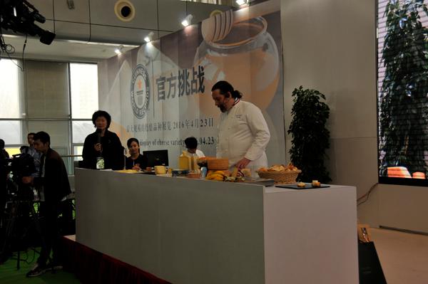 奶酪拼盤(pán)制作表演